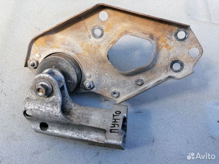 Кронштейн двигателя опорн.Fiat Punto I 176 1993-99