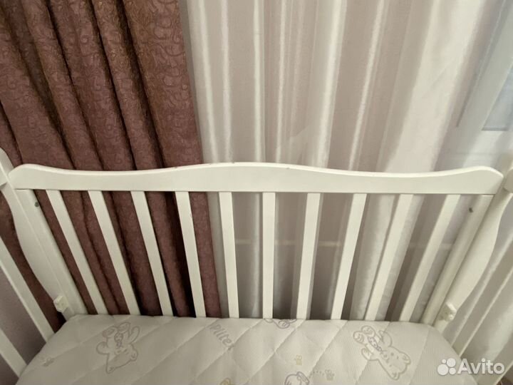 Детская кроватка с поперечным маятником