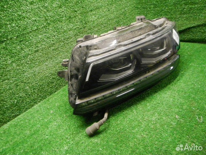 Фара левая Volkswagen Tiguan