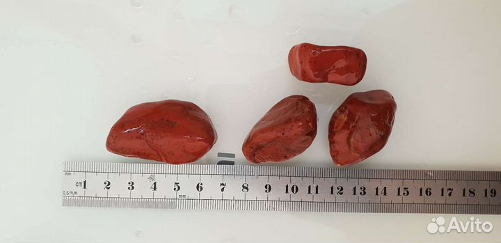 Красная яшма и черный кремень минерал образец крым