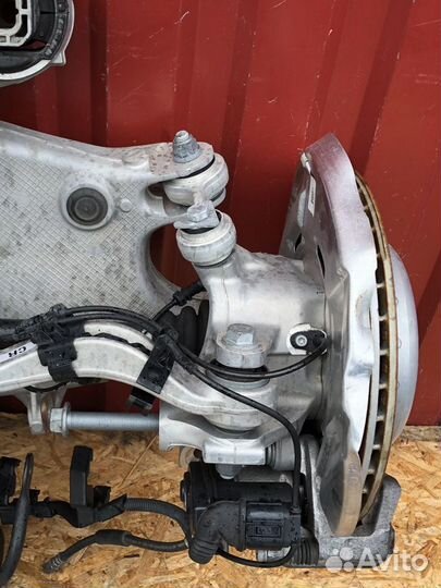 Задний правый кулак bmw f10 2016год