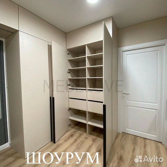 Шкаф распашной на заказ от фабрики в прихожую