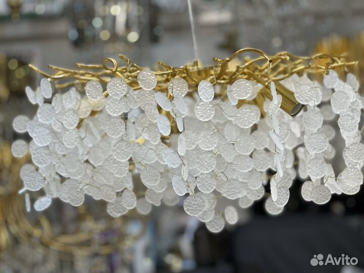 Люстра новая