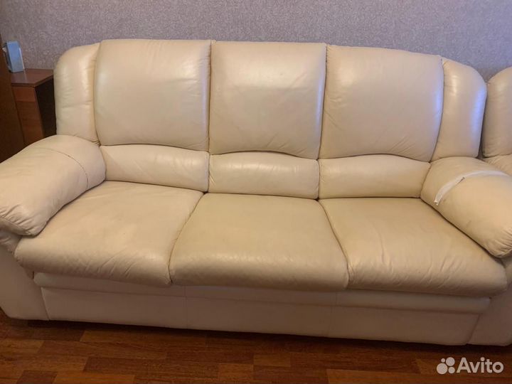 Кожаный диван бу