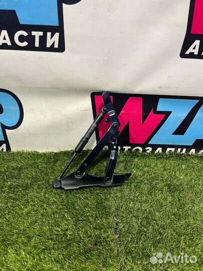 Петля крышки багажника правая Fiat 124 2018