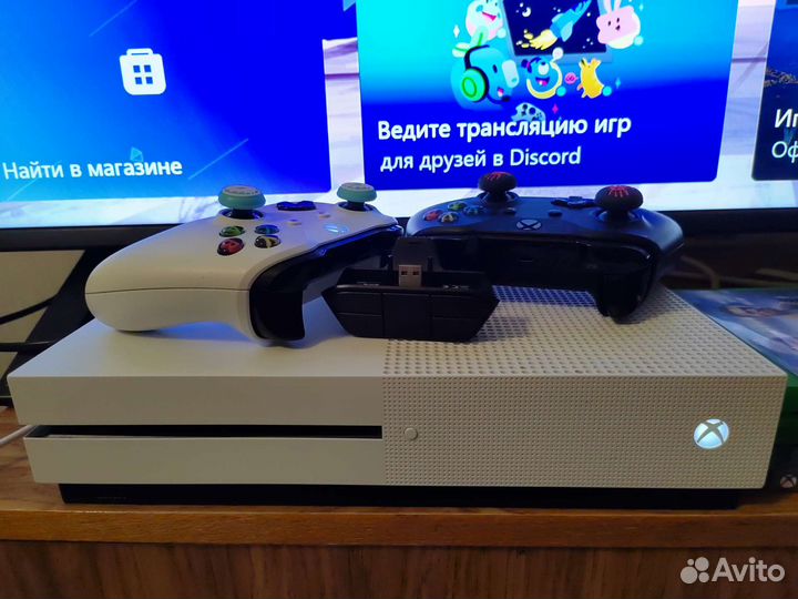 Xbox One s 1tb с играми, 2 геймпада