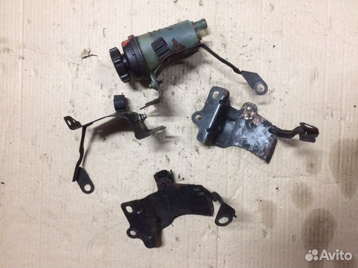 Кронштейн бачка гур Ford Focus 2