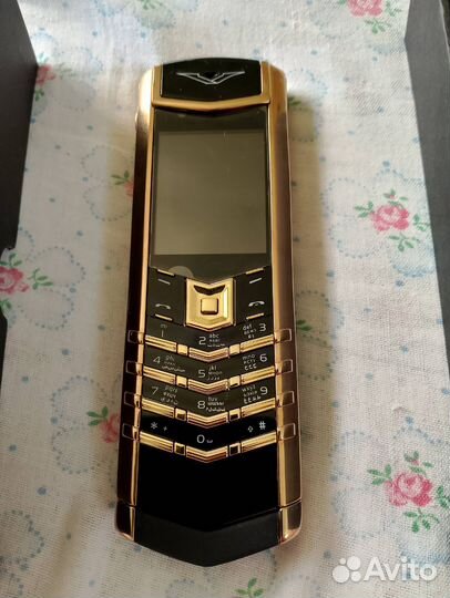 Vertu Ascent 2010