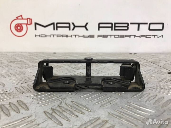 Б/У Ответная часть замка багажника задний Land