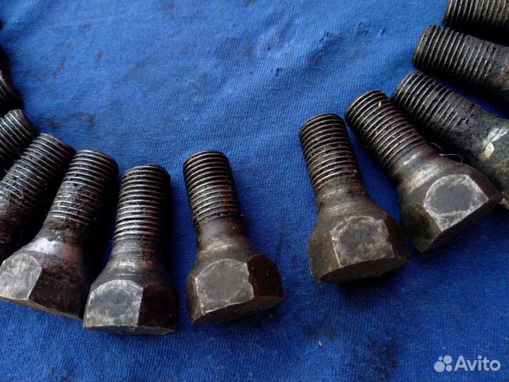 Болт колеса Ваз