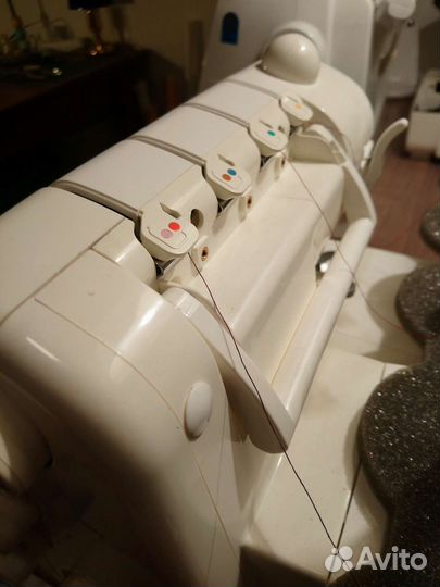 Коверлок Bernina 2500 dcet