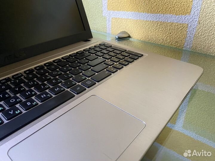 Asus Laptop / Core i3-7020U / MX 110 / FHD