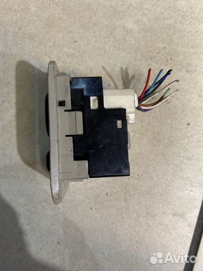 Переключатель регулировки зеркал Toyota Vitz