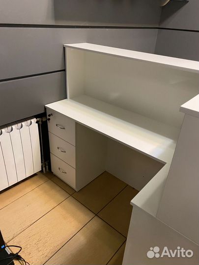 Ресепшн угловой белый