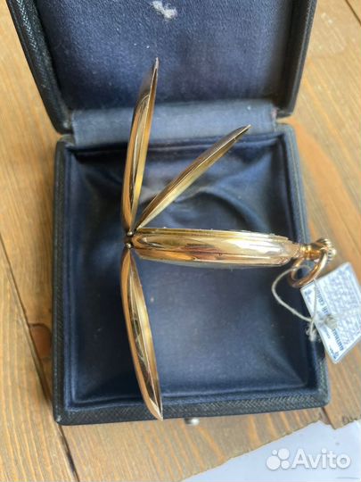 Золотые карманные часы