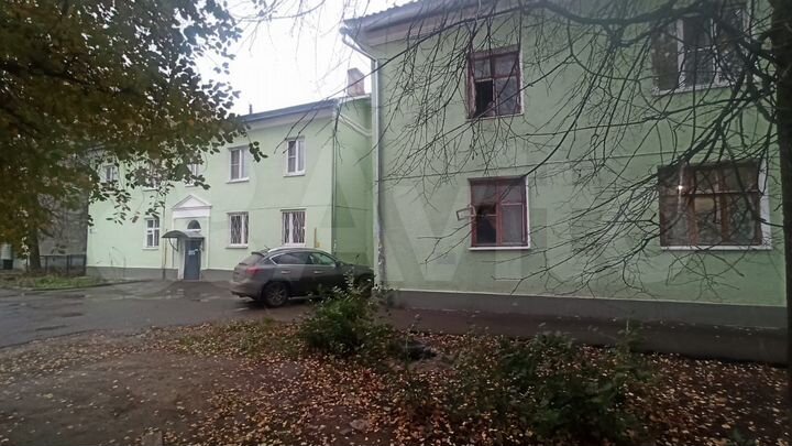 Комната 27,3 м² в 4-к., 1/2 эт.