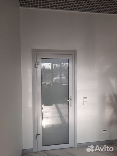 Двери алюминиевые