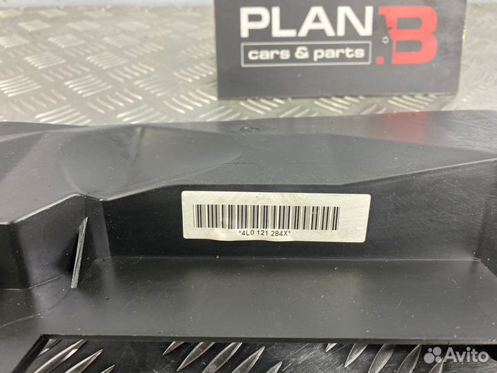 Воздуховод радиатора правый Audi Q7 4L 2008