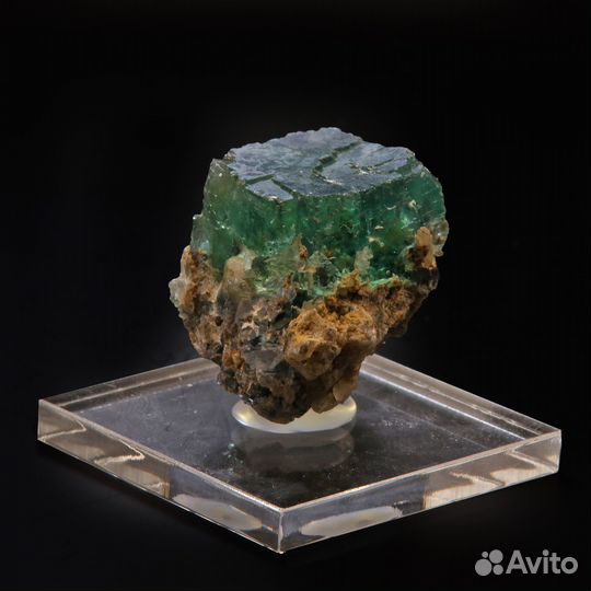 Флюорит, кристалл из Намибии