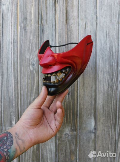 Чёрная полумаска Хання