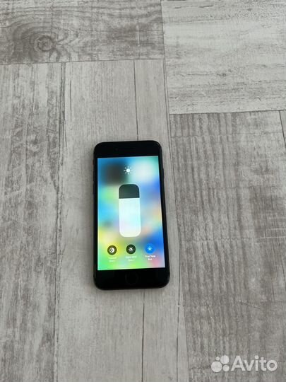 iPhone 8, 64 ГБ