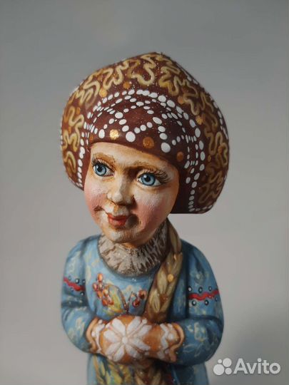 Резная деревянная фигурка 