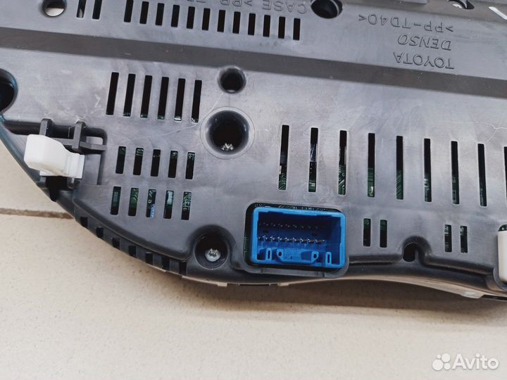 Панель приборов Avensis II 2003-2008