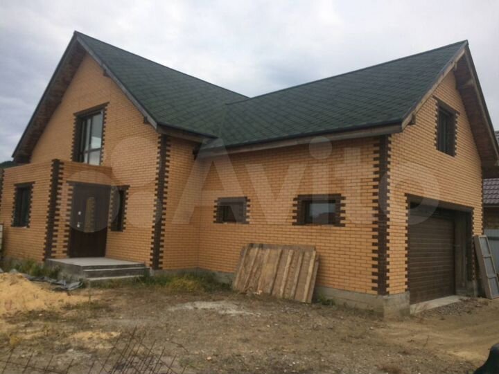Коттедж 220 м² на участке 8 сот.