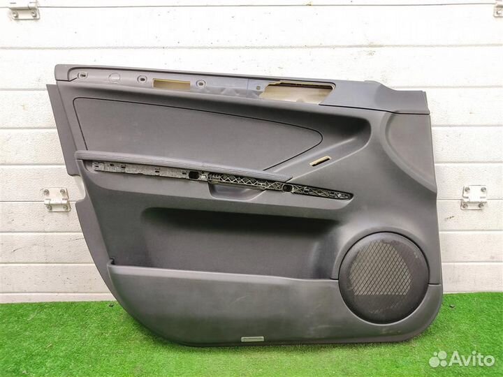 Обшивка двери передней левой Mercedes Benz ML W16