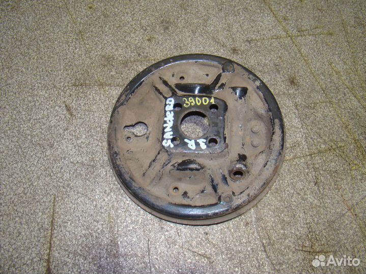 Щит опорный задний правый Renault Sandero 1