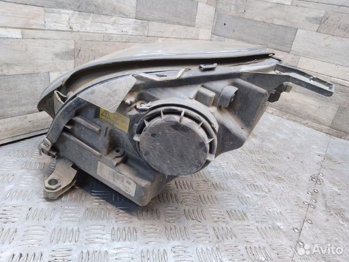 Фара ксеноновая Mercedes-Benz R-350 W251 V251 M272