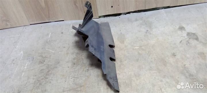 Воздуховод радиатора от Ford Focus II 2005-2008