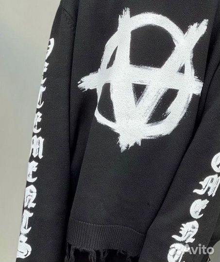 Свитер Vetements Anarchy Distressed