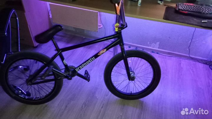 Трюковой велосипед BMX