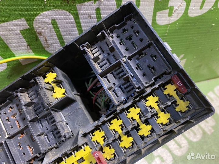 Блок предохранителей под капот Ford Focus