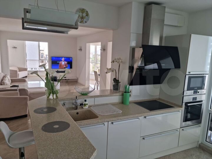 3-к. квартира, 130 м², 9/23 эт.