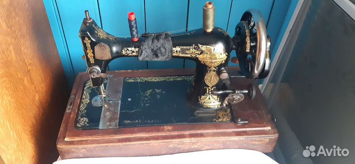 Швейная машинка зингер