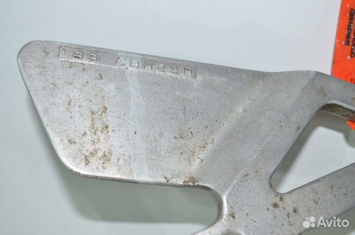 Крепление подножки водителя левое Honda CBR250R MC