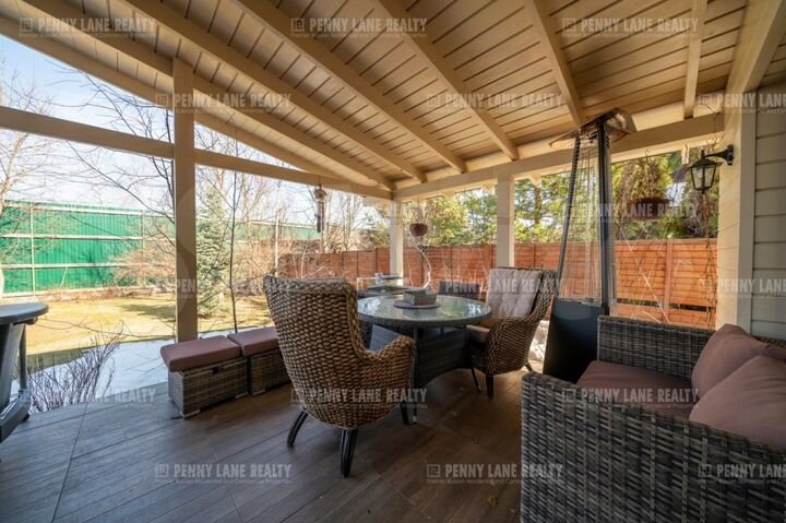 Коттедж 210 м² на участке 10 сот.