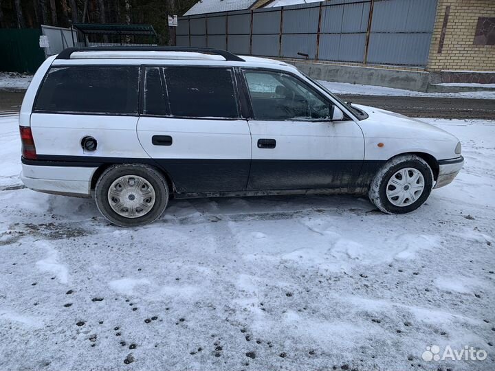 Opel Astra 1.6 МТ, 1997, 256 300 км