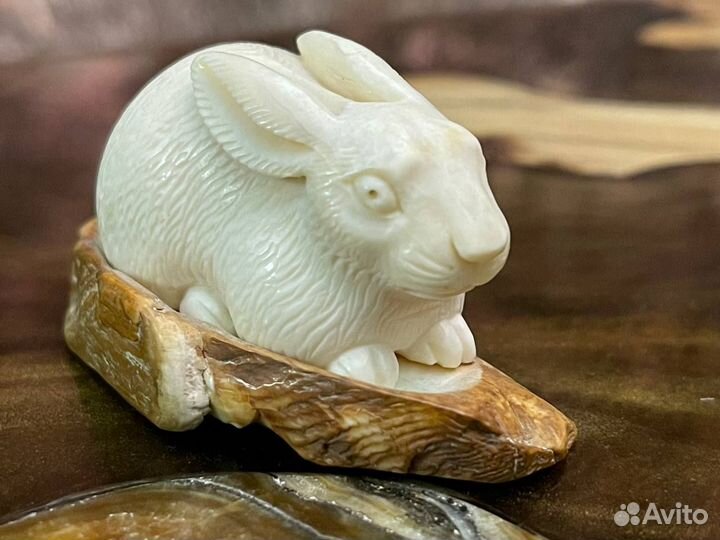 Резная фигурка из бивня мамонта. Кролик