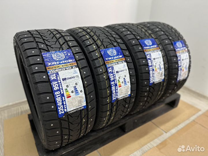 Tri Ace Snow White II Stud 235/40 R18 95V