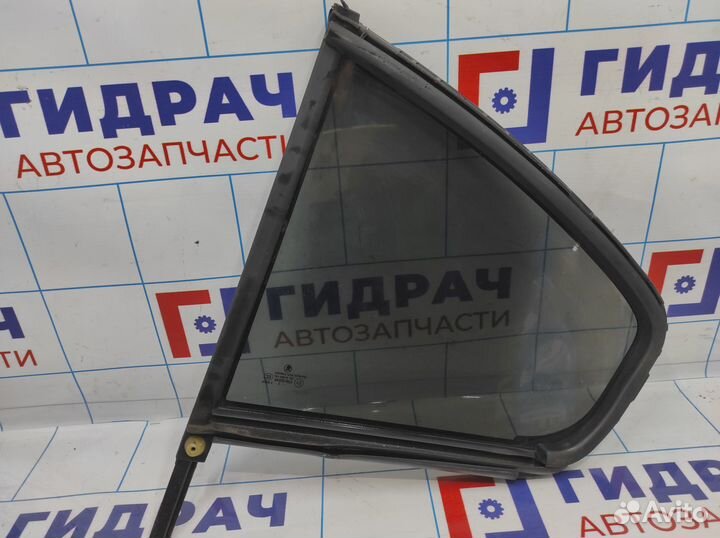 Стекло двери задней правой (форточка) Skoda Octavi