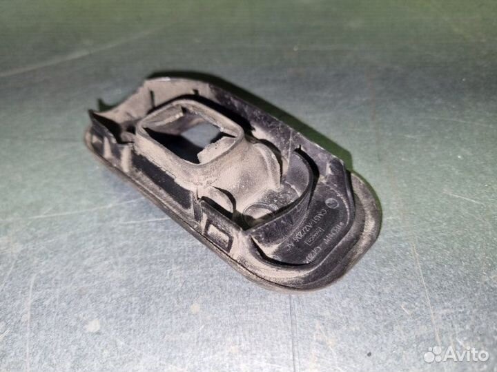 Кожух ограничителя двери задний правый Ford Focus