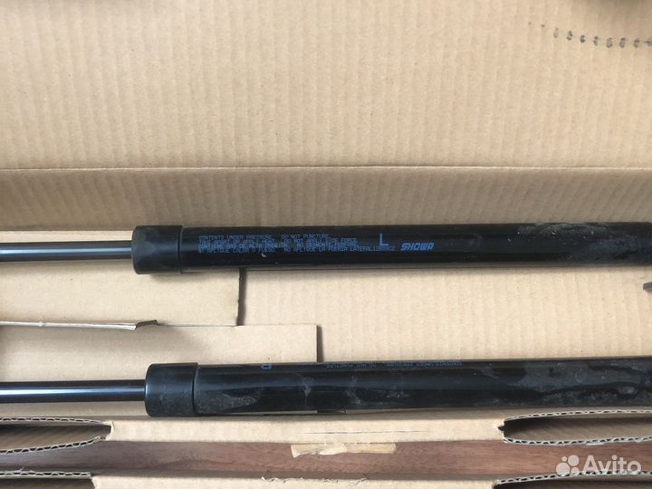 Газовые упоры showa