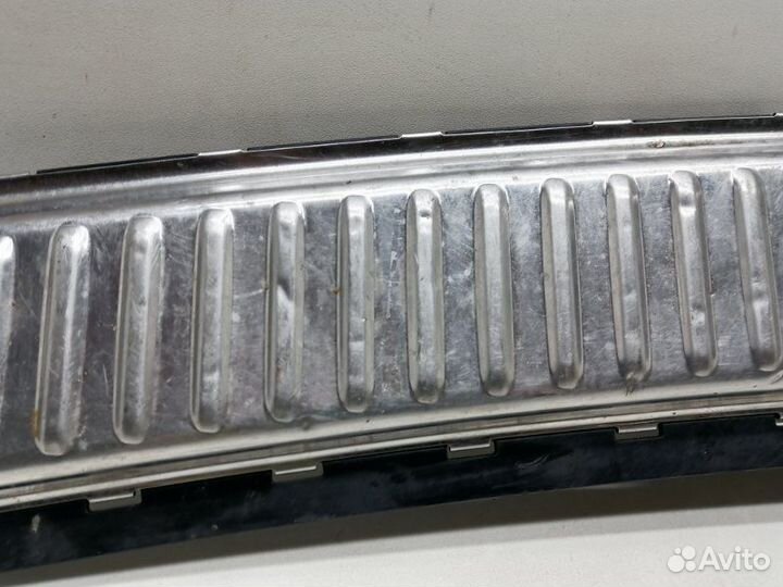Накладка замка багажника задняя Volkswagen Touareg