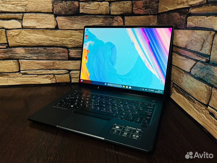 Ноутбук сенсорным экраном и гарантией до марта 25г