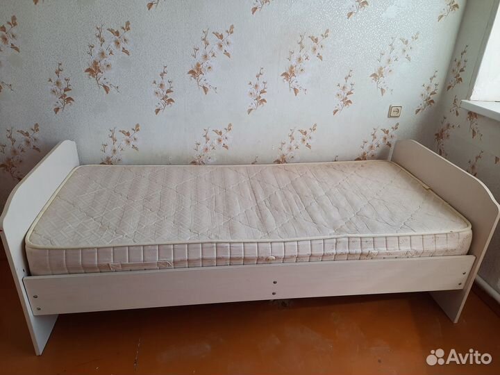Продаю односпальную кровать