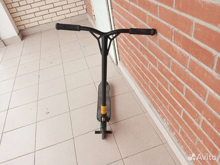 Трюковой самокат Reaction