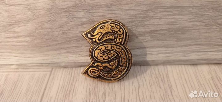 Значек змей